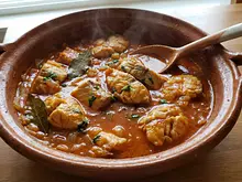 Huachinango estofado en cazuela de barro