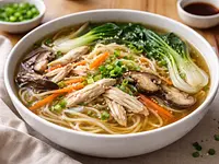 Sopa de fideos chinos con pollo y verduras