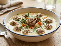 Caldo de albóndigas a la turca