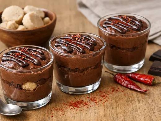 Mousse de Chocolate y Chile con Corazón de Mazapán