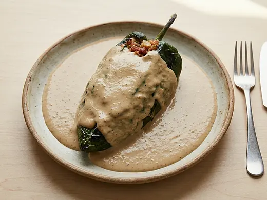 Chiles Rellenos de Tocino y Sesos en Salsa de Avellana