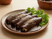 Enchiladas de mole tradicionales