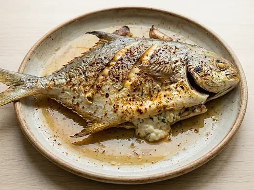 Pámpano relleno de requesón al estilo Campeche