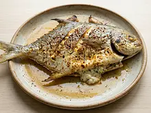 Pámpano relleno de requesón al estilo Campeche