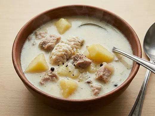 Sopa de pescado con cerdo